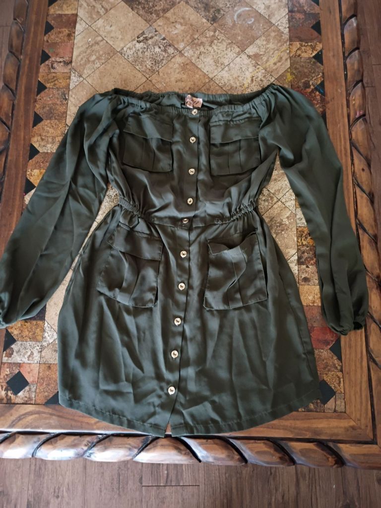 Selling Green satin mini dress with puffy sleeves and button-up front. Size: S #party #satin #festival