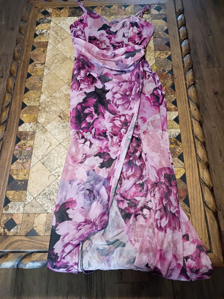 On sale Haute Monde pink floral maxi dress with cowl neck and side slit. Size L #floral #maxidress #eveningwear